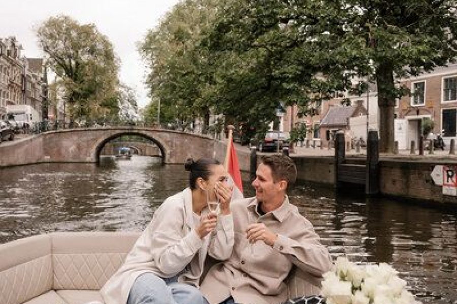 Canals, Flowers & Love: Holland Escape